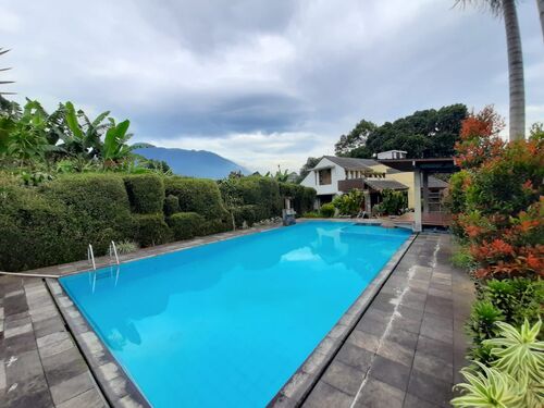 Kolam renang Villa 227 Puncak