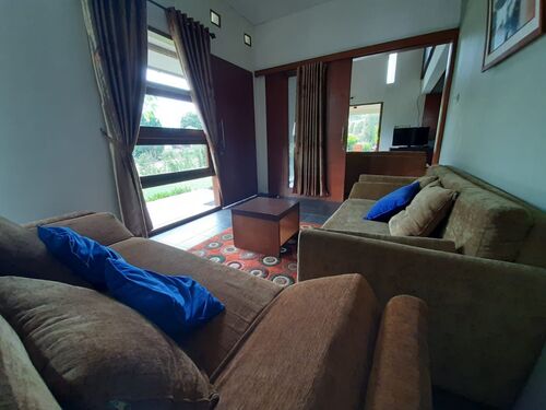 Ruang tamu Villa 227 Puncak